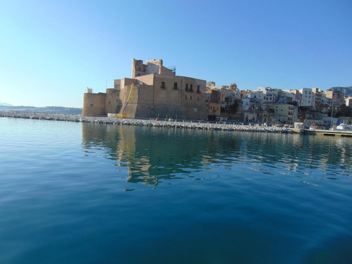 Casa Francesca 2 Lofty Apartment Castellammare del Golfo Exterior photo